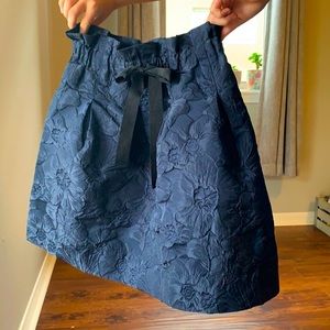 Navy-blue short skirt with pockets
